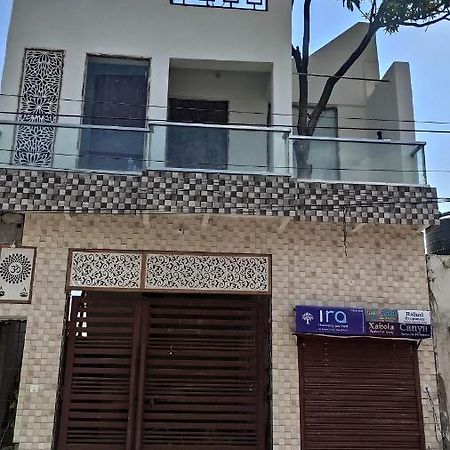 Ira Homestay Mathura - Divine Spiritual Stay Exterior foto