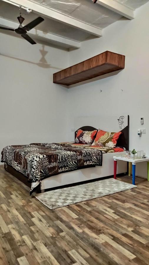 Ira Homestay Mathura - Divine Spiritual Stay Exterior foto