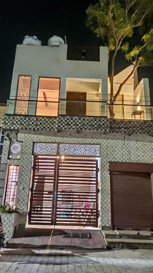 Ira Homestay Mathura - Divine Spiritual Stay Exterior foto